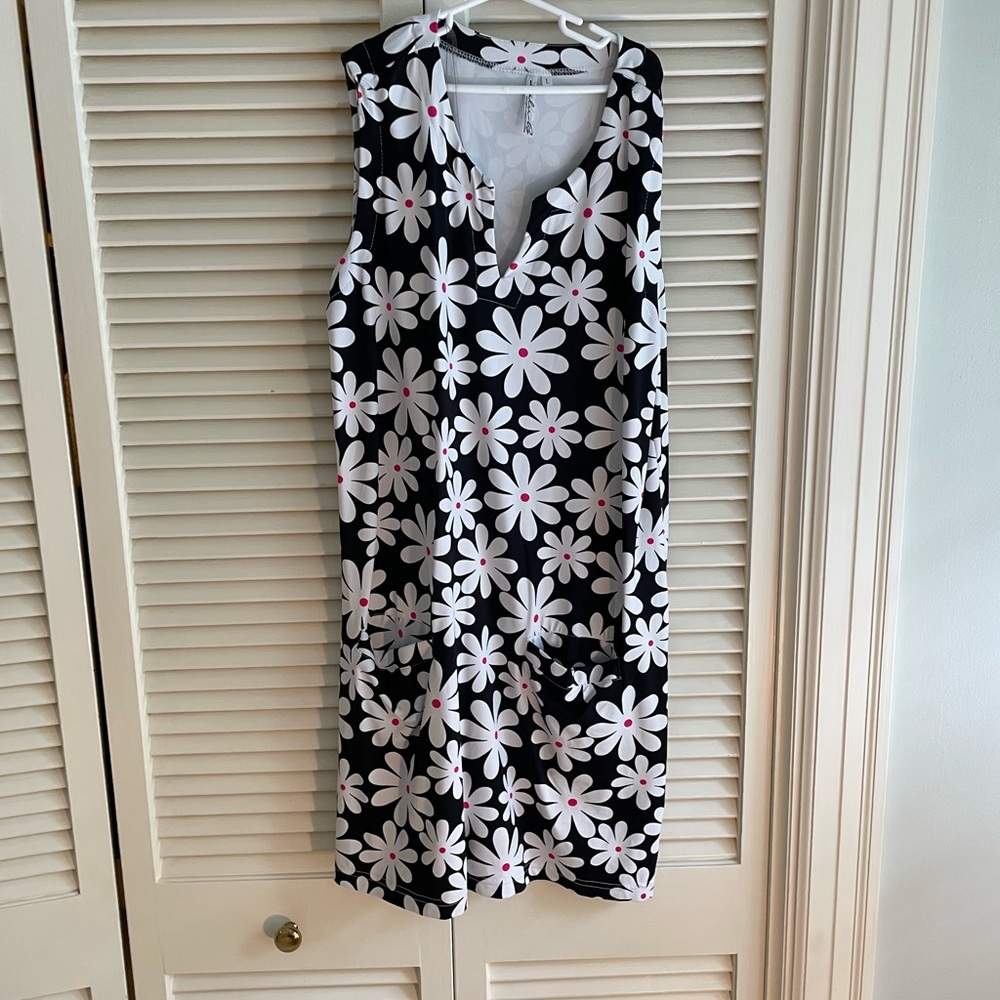 Black and White Floral Sleeveless Dress